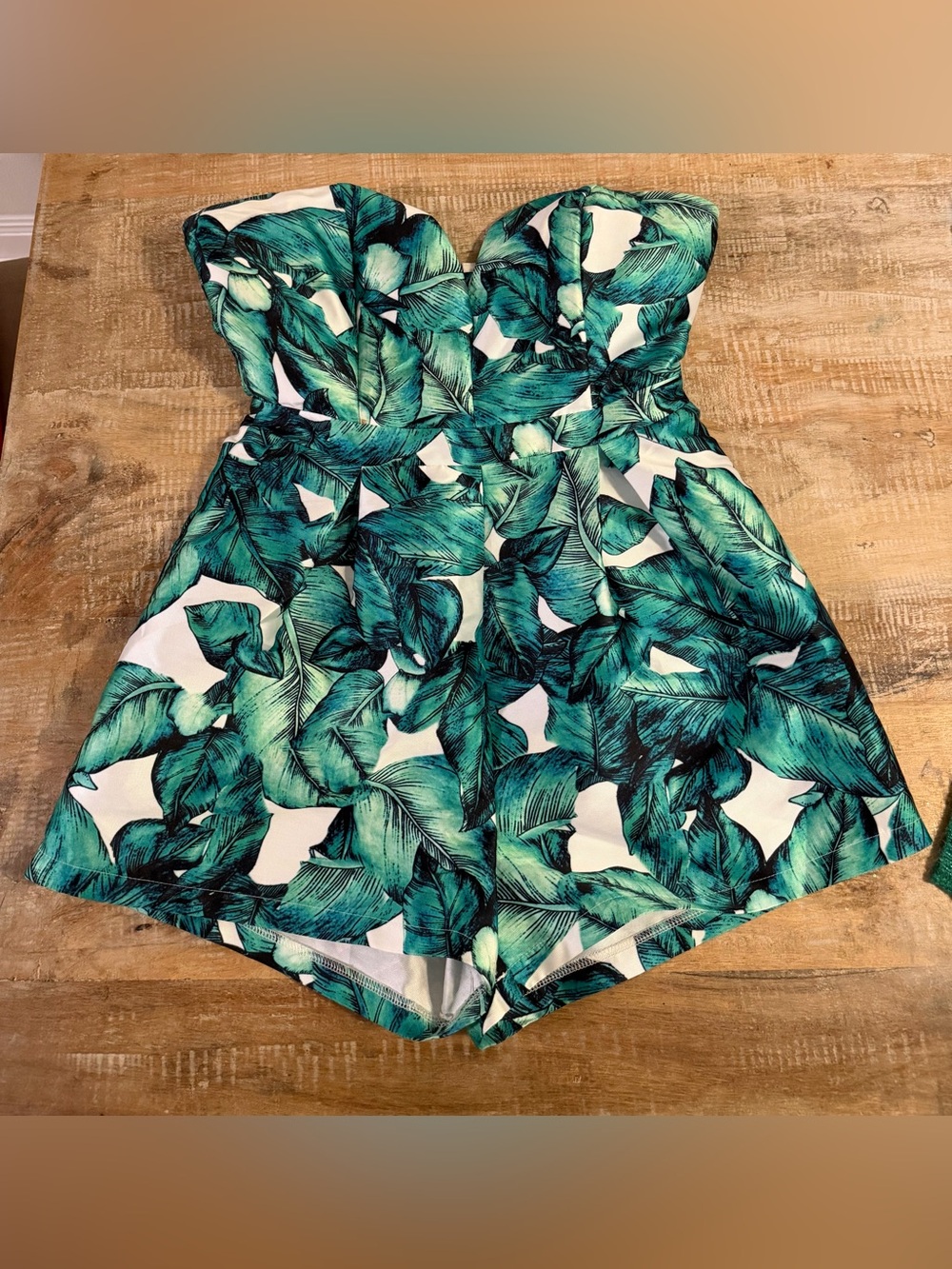 Women’s A.Peach palm leaf women’s romper size L